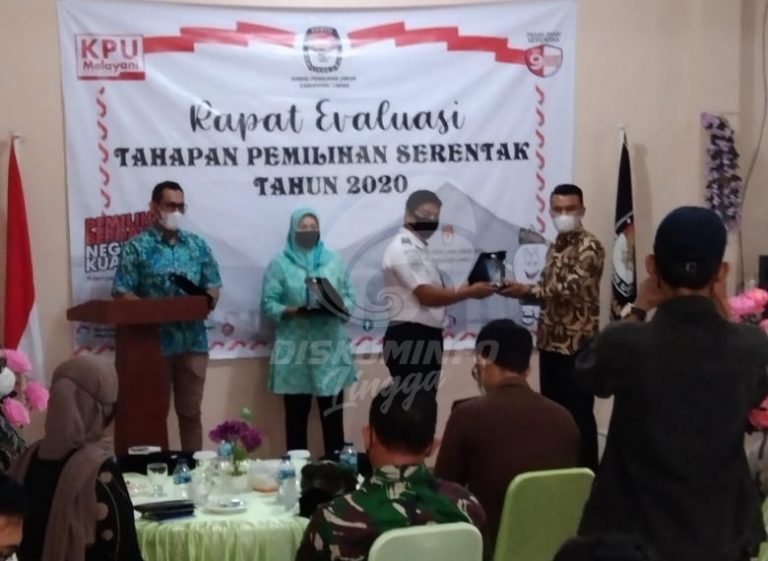 Rapat Evaluasi KPU Beri Pemkab Penghargaan