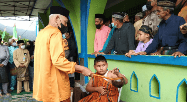 Pemkab Lingga Gelar Tradisi Mandi Safar di Desa Resun