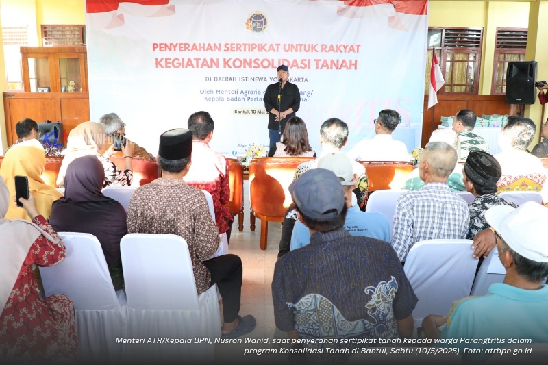 nusron-serahkan-sertipikat-parangtritis-2025