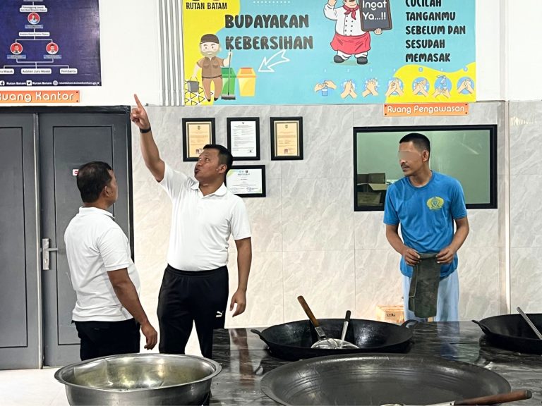 karutan-batam-fajar-tinjau-dapur-sehat