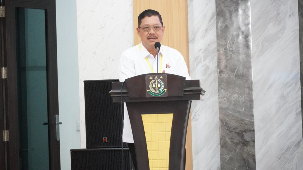 kajati-kepri-devy-sudarso-seminar-harlah-kejaksaan-2025