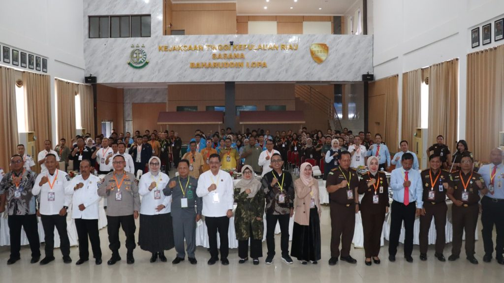 peserta-seminar-ilmiah-harlah-kejaksaan-2025-kepri