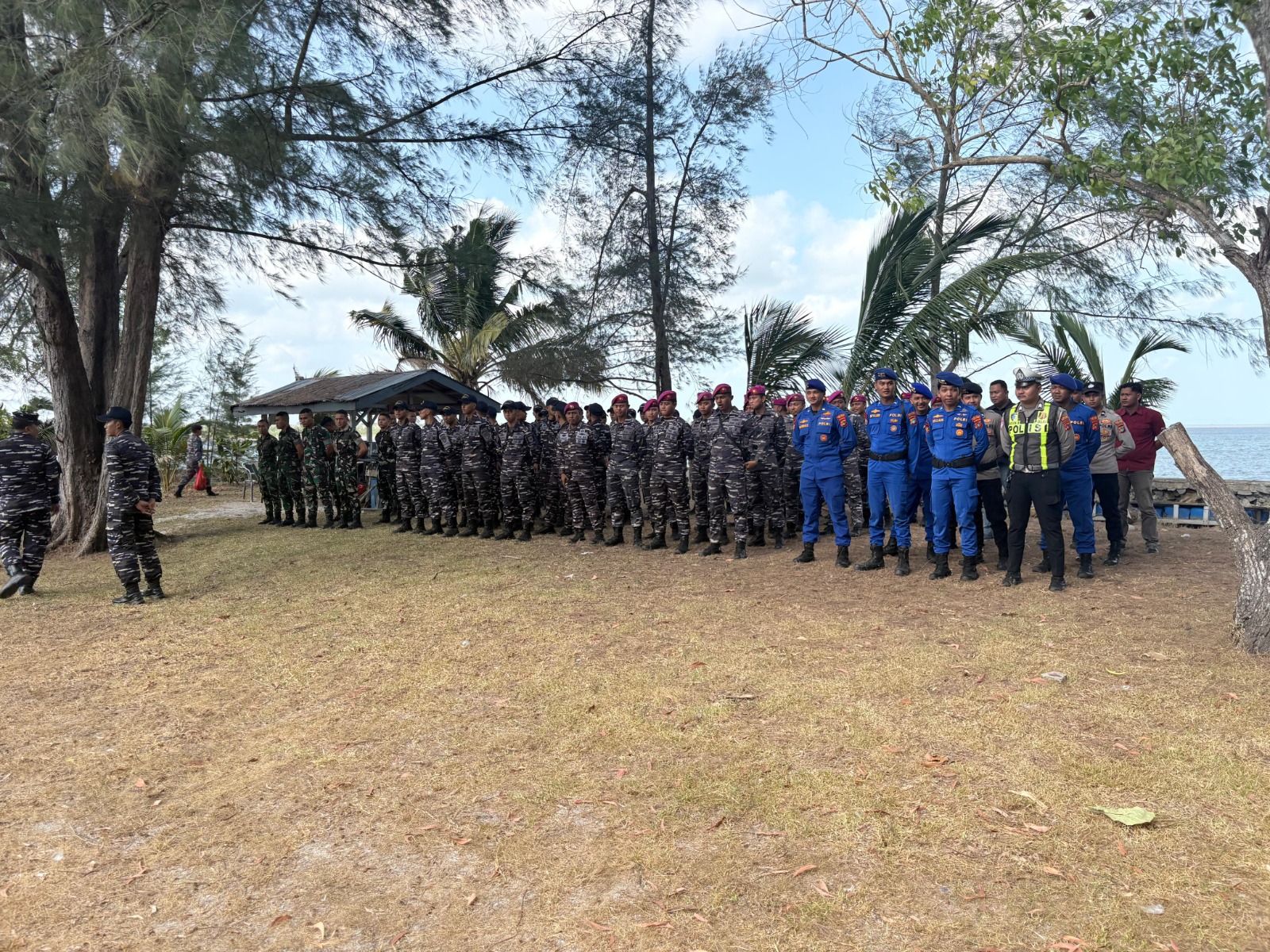 KRI Teluk Gilimanuk-531 dan Lanal Babel Hadir untuk Masyarakat Pulau Belitung