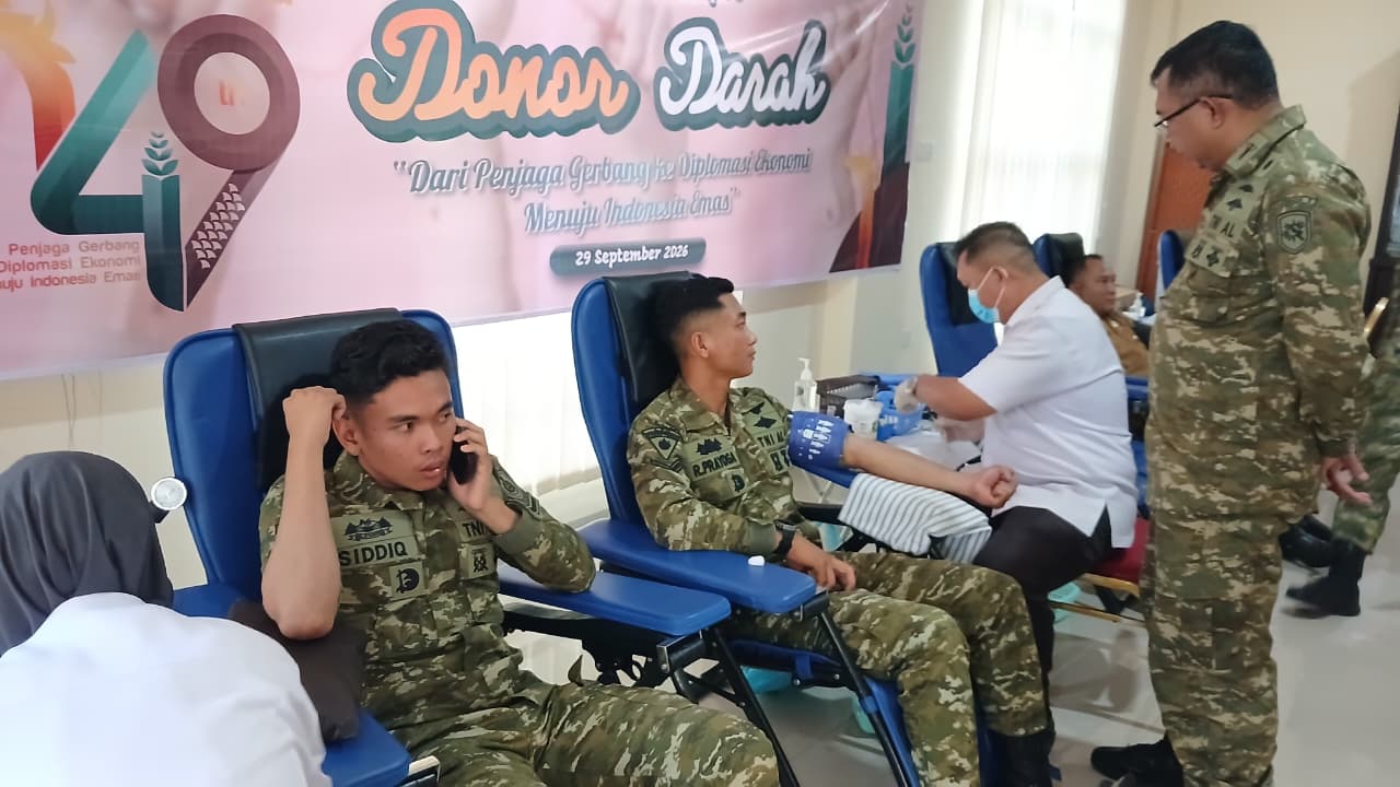 Prajurit Koarmada I Ikut Donor Darah dalam Rangka HUT Ke-149 Karantina