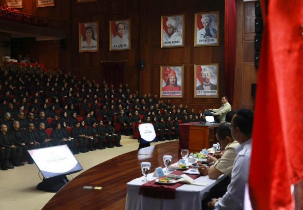 Presiden-Prabowo-Beri-Taklimat-Peserta-Presidential-Future-Leaders-Program-2026