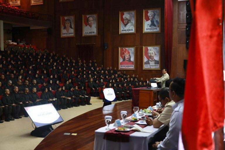 Presiden-Prabowo-Beri-Taklimat-Peserta-Presidential-Future-Leaders-Program-2026