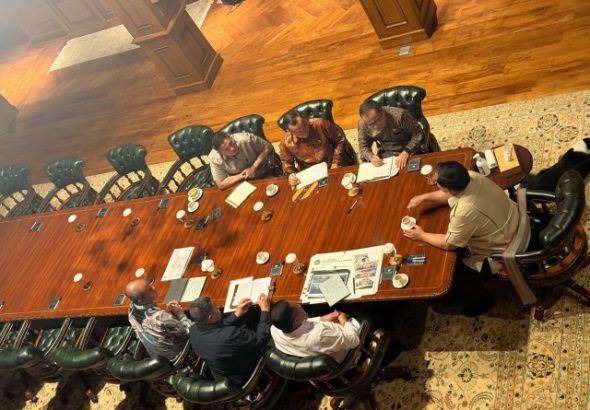 Seskab-Teddy-Presiden-Prabowo-Terima-Laporan-Perkembangan-Program-Pendidikan-Kepemimpinan-URI